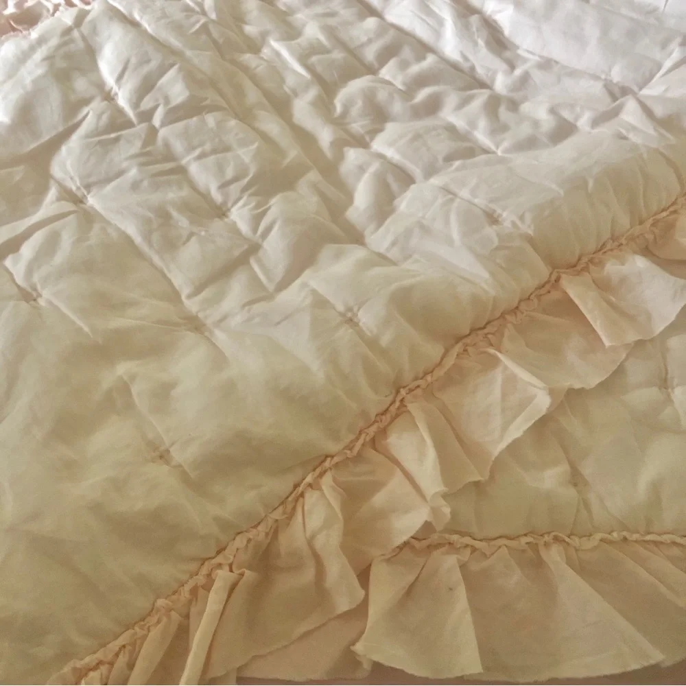 Linden Street King Comforter Wisteria Blush Pink Quilted Lightweight Romantic￼ ￼